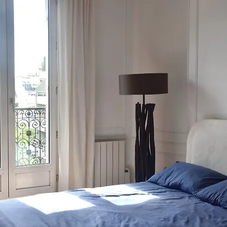 Elegant Haussmann Parisian Flat Close Eiffel Tower *