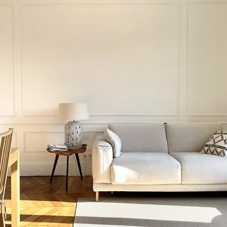 아파트 Elegant Haussmann Parisian Flat Close Eiffel Tower 파리