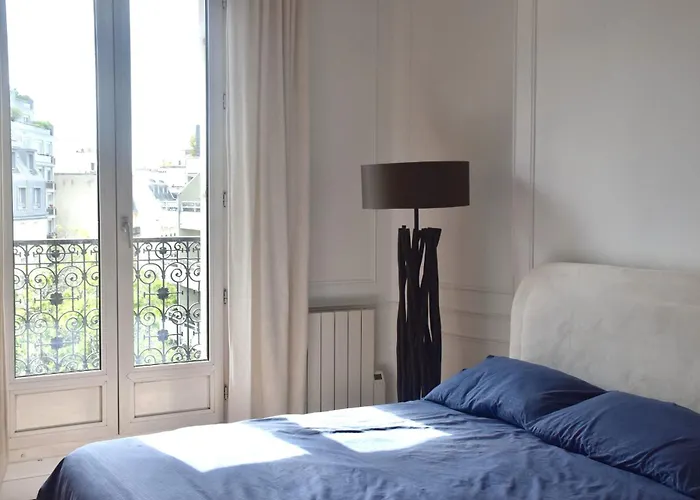 Elegant Haussmann Parisian Flat Close Eiffel Tower *