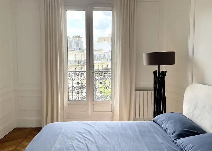 Elegant Haussmann Parisian Flat Close Eiffel Tower דירה *