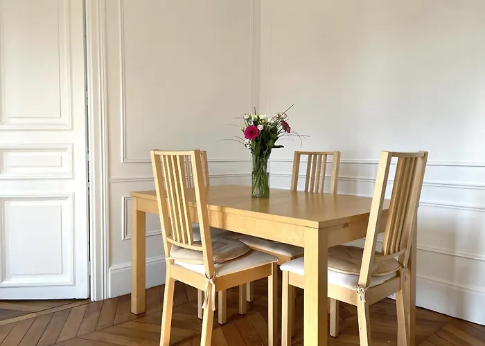 Elegant Haussmann Parisian Flat Close Eiffel Tower דירה *