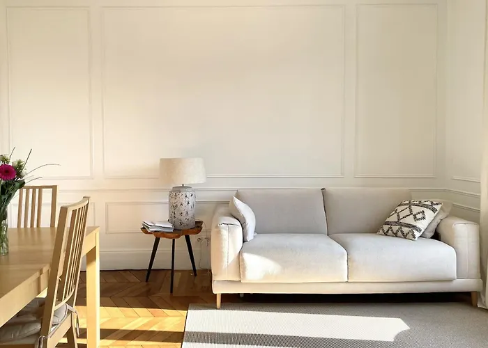 דירה Elegant Haussmann Parisian Flat Close Eiffel Tower פריז