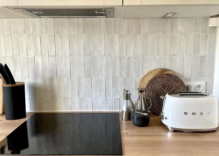 Elegant Haussmann Parisian Flat Close Eiffel Tower