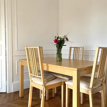 Elegant Haussmann Parisian Flat Close Eiffel Tower דירה *